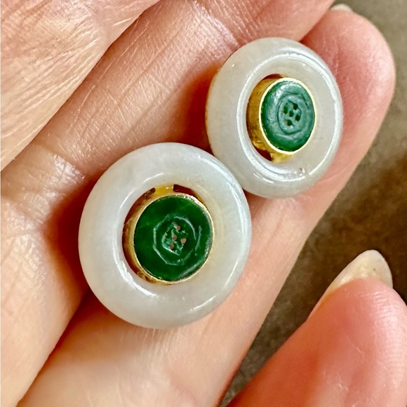 Milky Quartz, Jadeite & Gold Studded Earrings. - Picture 1 of 6